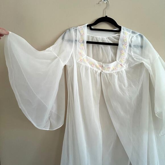 Vintage Sheer Bell Sleeve Peignoir Robe Long Lingerie Negligee Embroidered - Picture 9 of 9